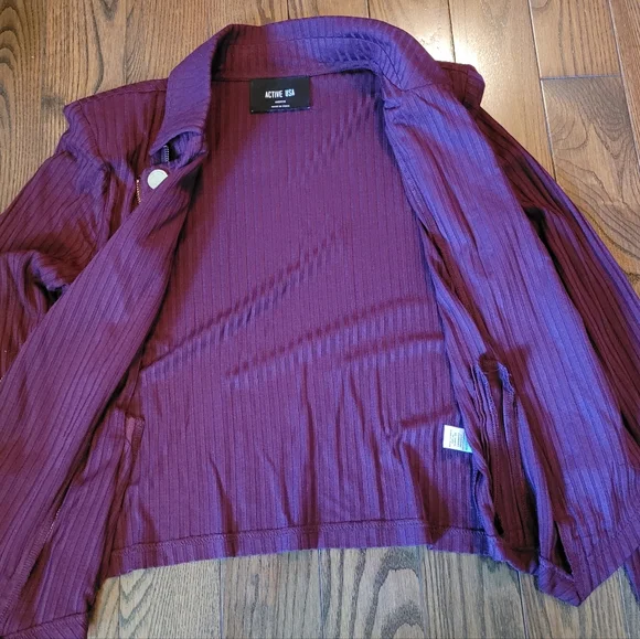 NWOTStylish Jacket/Blazer/Top,Versatile,beautiful gold finishes for classy look. - Picture 16 of 16